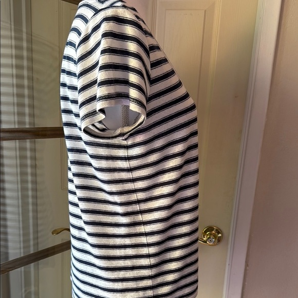 🎉SALE🎉Madewell Black and White Fitted Tee with Short Sleeves - Picture 3 of 10